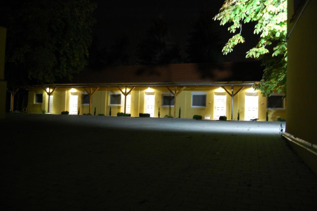 Belvarosi Rezidencia Papa Exterior photo