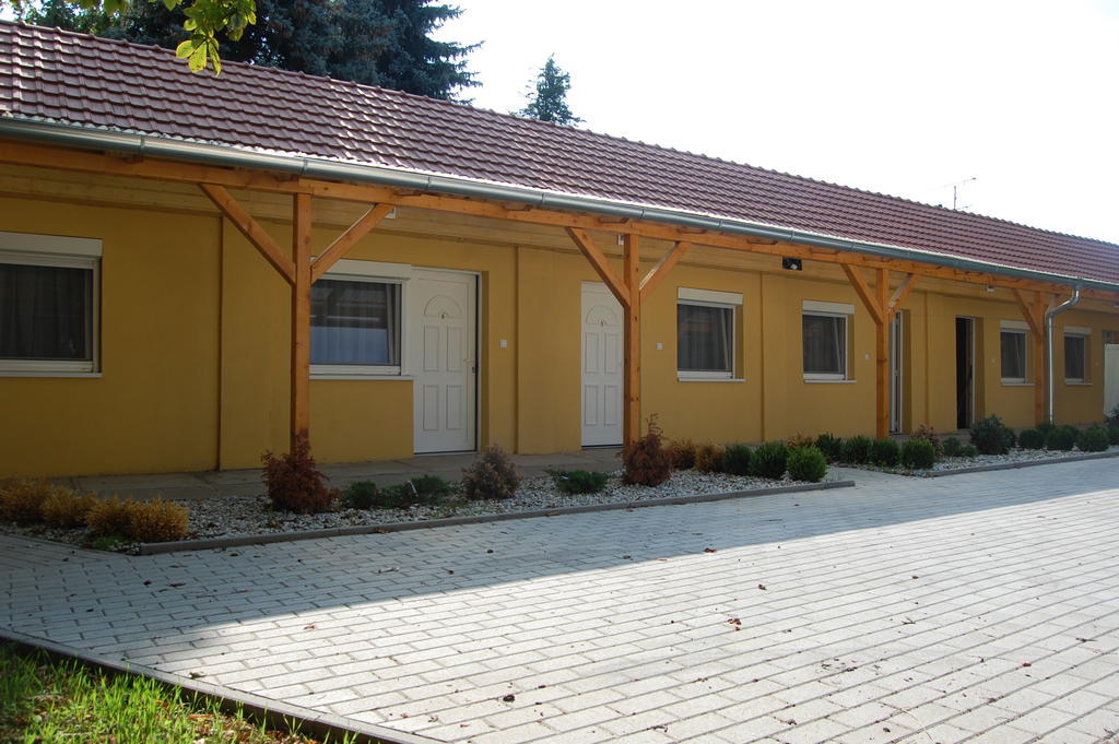 Belvarosi Rezidencia Papa Exterior photo